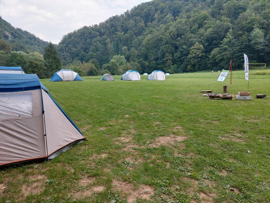 šotorišče v kampu