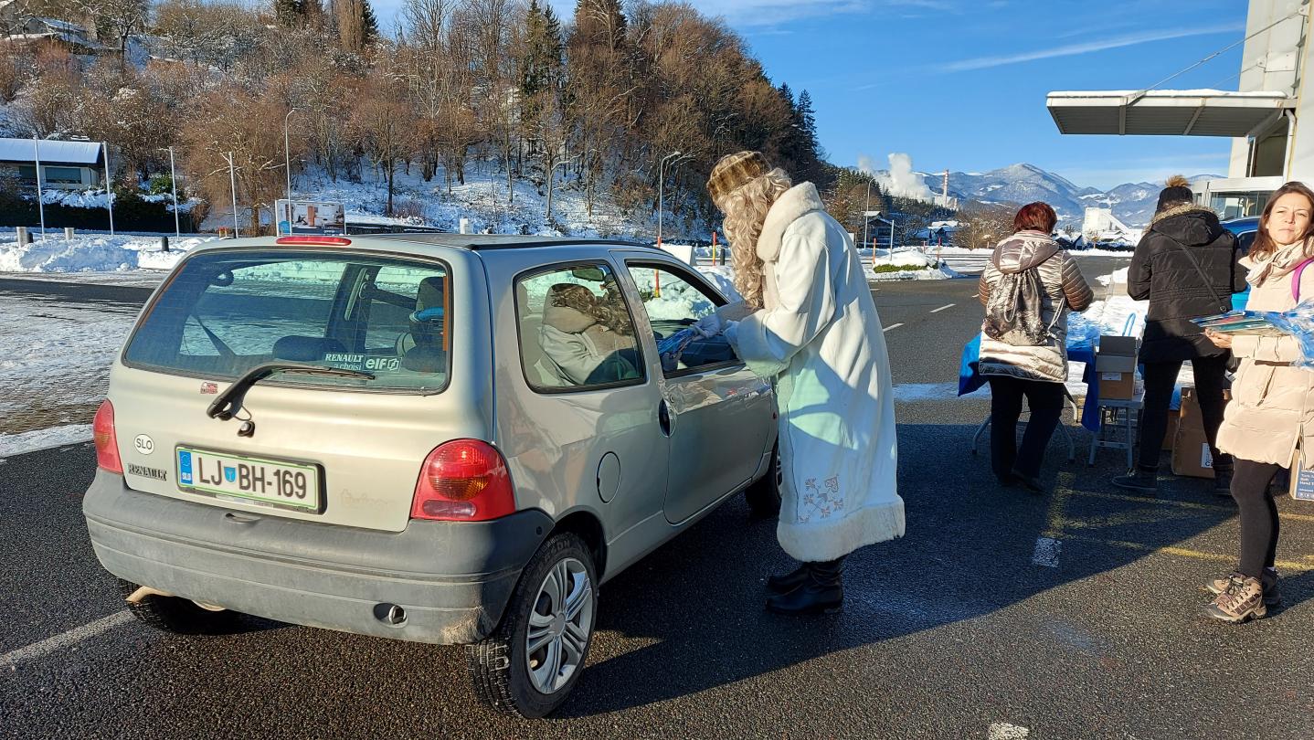 Razdelitev daril - DRIVE IN